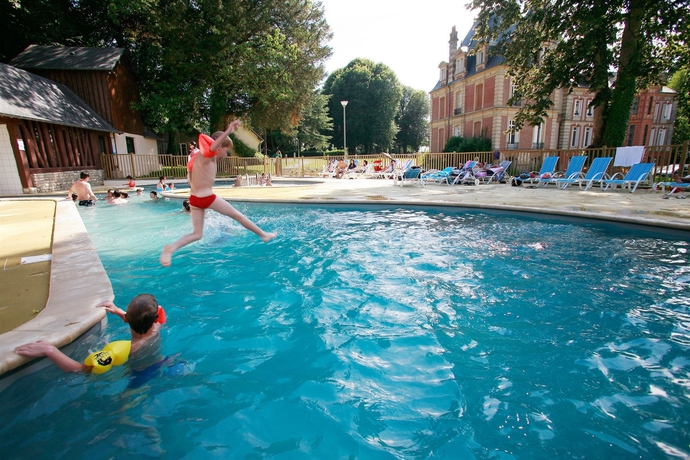 Imagen de la piscina del Hotel Le Château de Prêtreville. Foto 13