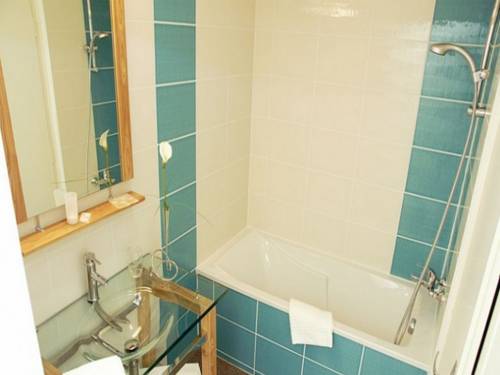 Imagen de la habitación del Hotel Le Chagny. Foto 3