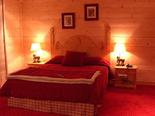 Imagen de la habitación del Hotel Le Chalet D'auron. Foto 10