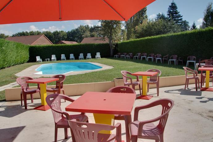 Imagen de la piscina del Hotel Le Chalet De La Forêt. Foto 7