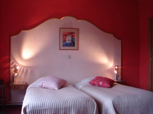 Imagen de la habitación del Hotel Le Chalet, La Roche-en-Ardenne. Foto 13
