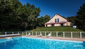 Imagen de la piscina del Hotel Le Chalet Montégut. Foto 11