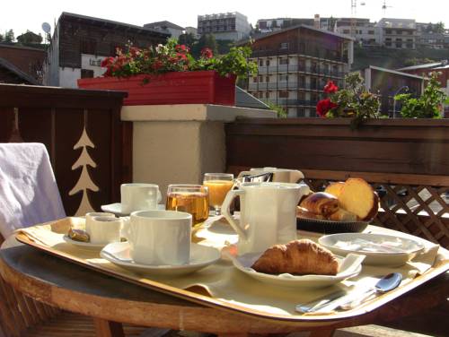 Imagen de la habitación del Hotel Le Chalet Suisse. Foto 3