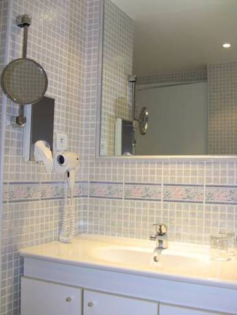 Imagen de la habitación del Hotel Le Chalet Suisse. Foto 7