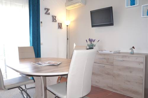 Imagen de la habitación del Hotel Le Champ D'eysson. Foto 2