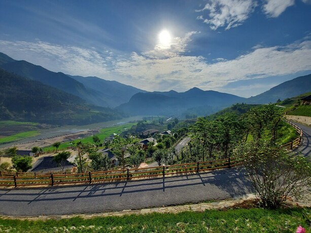 Imagen general del Hotel Le Champ Tu Le Resort. Foto 9