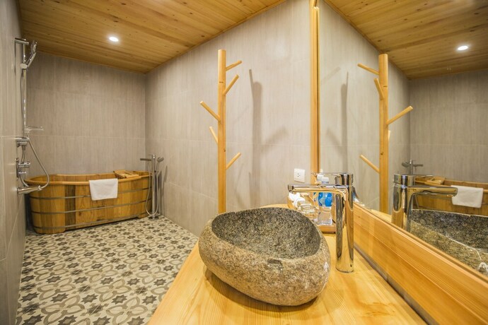 Imagen de la habitación del Hotel Le Champ Tu Le Resort. Foto 27