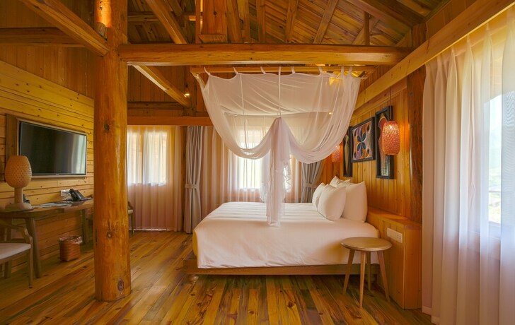 Imagen de la habitación del Hotel Le Champ Tu Le Resort. Foto 31