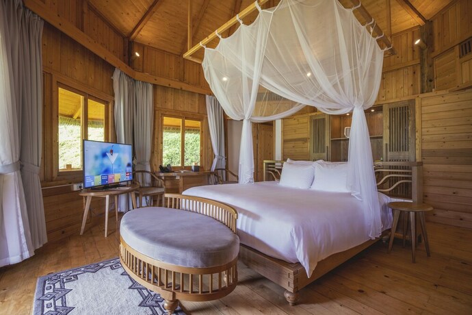 Imagen de la habitación del Hotel Le Champ Tu Le Resort. Foto 34