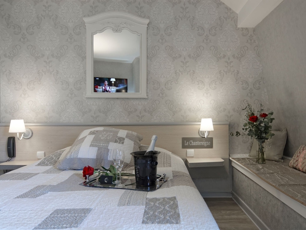 Imagen de la habitación del Hotel Le Chantereigne. Foto 4