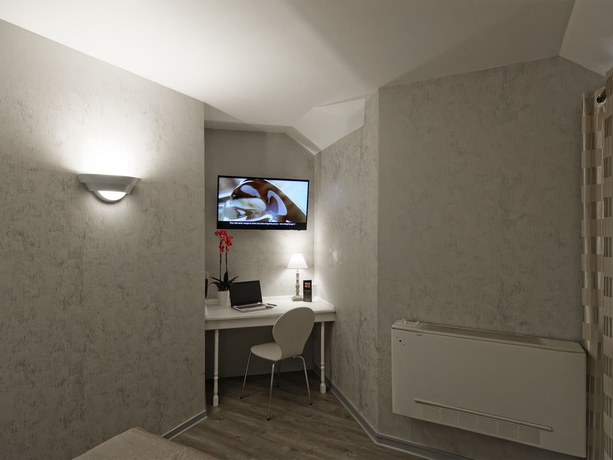 Imagen de la habitación del Hotel Le Chantereigne. Foto 7