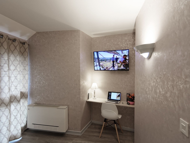 Imagen de la habitación del Hotel Le Chantereigne. Foto 9