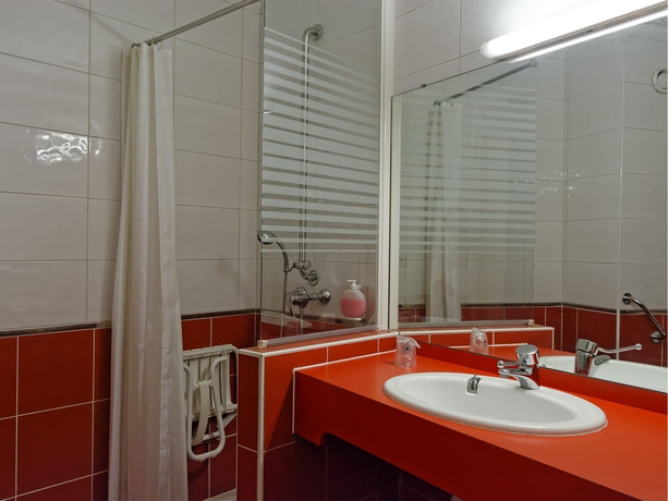 Imagen de la habitación del Hotel Le Chantereigne. Foto 11