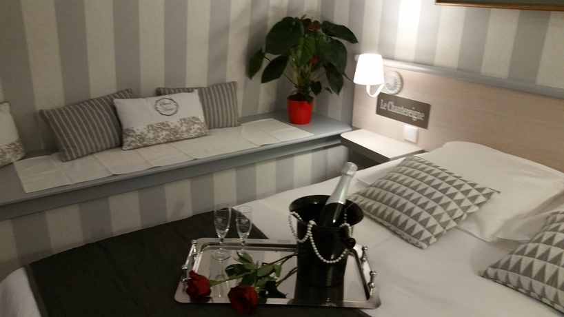 Imagen de la habitación del Hotel Le Chantereigne. Foto 16
