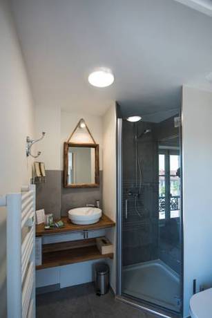 Imagen de la habitación del Hotel Le Chantilly, Chantilly. Foto 8