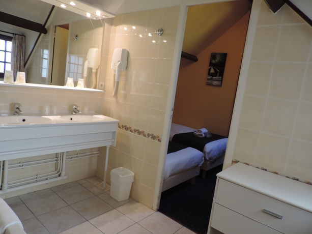 Imagen de la habitación del Hotel Le Chantilly, Deauville. Foto 14