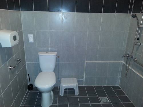 Imagen de la habitación del Hotel Le Chapeau Rouge. Foto 10