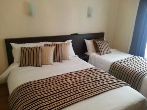 Imagen de la habitación del Hotel Le Chapeau Rouge. Foto 12