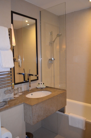 Imagen de la habitación del Hotel Le Chaplain Paris Rive Gauche. Foto 6