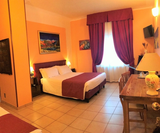 Imagen de la habitación del Hotel Le Charaban. Foto 10