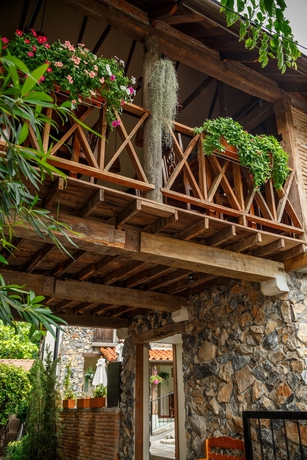 Imagen del bar/restaurante del Hotel Le Charcoa. Foto 3