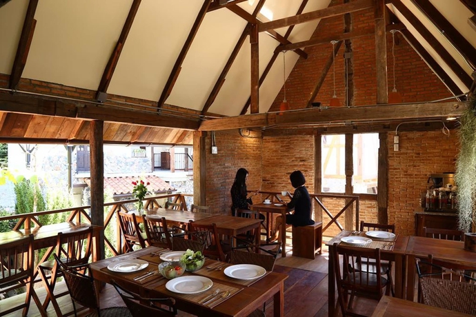 Imagen del bar/restaurante del Hotel Le Charcoa. Foto 7