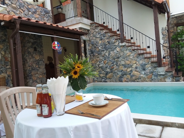 Imagen del bar/restaurante del Hotel Le Charcoa. Foto 8