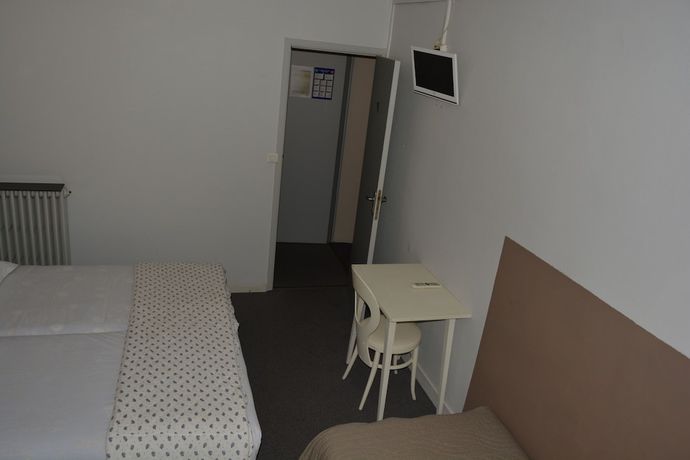 Imagen de la habitación del Hotel Le Charleston, RODEZ. Foto 13