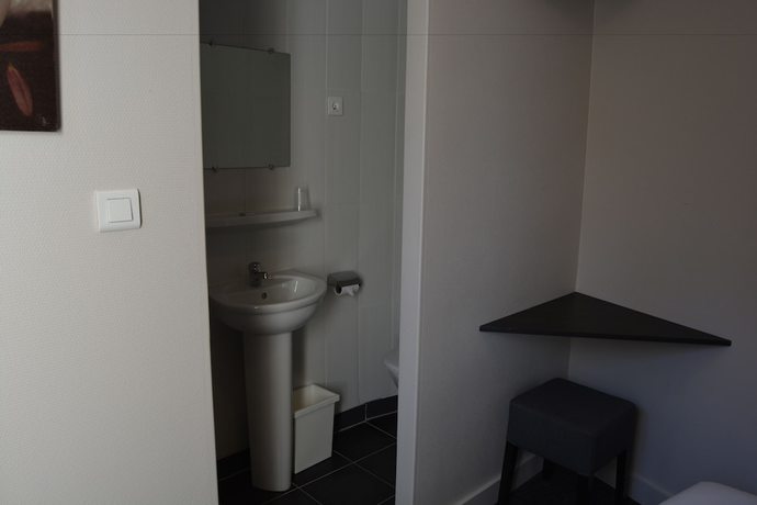 Imagen de la habitación del Hotel Le Charleston, RODEZ. Foto 14