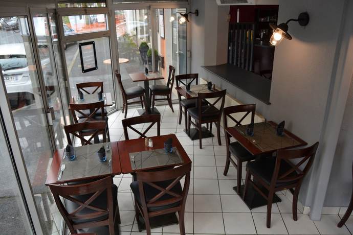 Imagen del bar/restaurante del Hotel Le Charleston, RODEZ. Foto 6