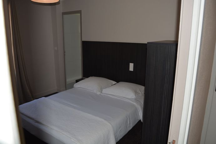 Imagen de la habitación del Hotel Le Charleston, RODEZ. Foto 15