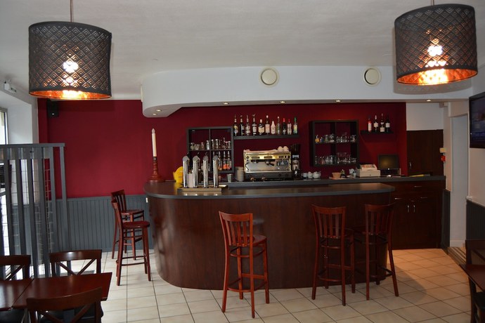 Imagen del bar/restaurante del Hotel Le Charleston, RODEZ. Foto 7