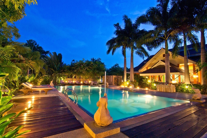 Imagen de la piscina del Hotel Le Charme Sukhothai Historical Park Resort. Foto 14