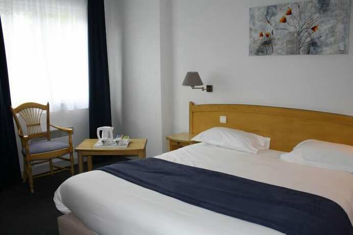 Imagen de la habitación del Hotel Le Charollais. Foto 18