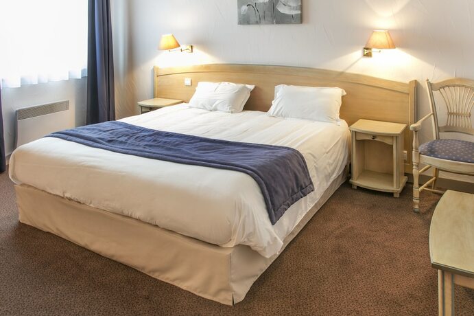 Imagen de la habitación del Hotel Le Charollais. Foto 20