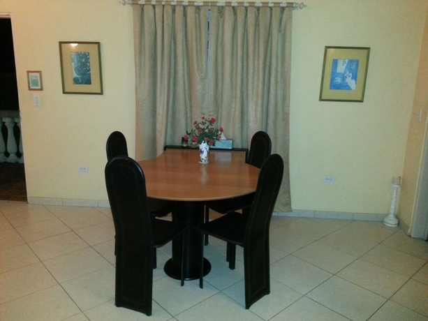 Imagen de la habitación del Hotel Le Chateau Ocean Villas. Foto 2