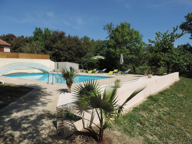 Imagen de la piscina del Hotel Le Chatelet, Saint-Paul-de-Fenouillet. Foto 16