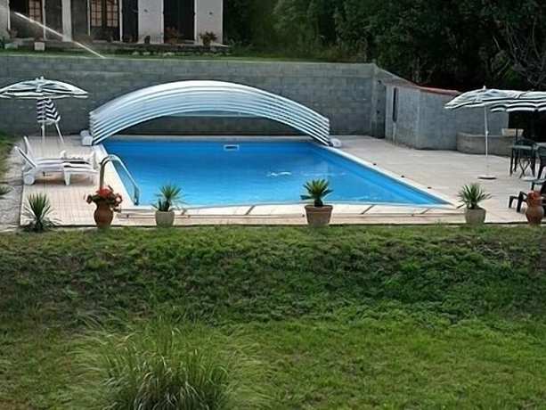 Imagen de la piscina del Hotel Le Chatelet, Saint-Paul-de-Fenouillet. Foto 19