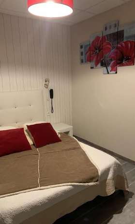 Imagen de la habitación del Hotel Le Chatelet, Saint-Paul-de-Fenouillet. Foto 7