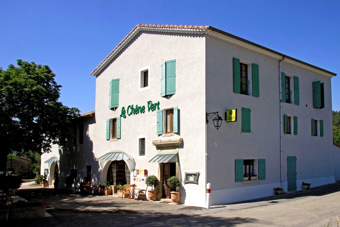 Imagen de los exteriores del Hotel Le Ch&ecirc;ne Vert, Rocher. Foto 12