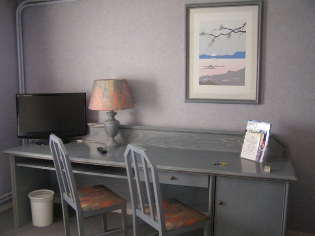 Imagen de la habitación del Hotel Le Ch&ecirc;ne Vert, Saint-Pourcain-sur-Sioule. Foto 13