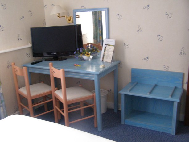 Imagen de la habitación del Hotel Le Ch&ecirc;ne Vert, Saint-Pourcain-sur-Sioule. Foto 15