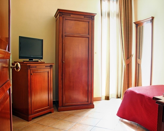 Imagen de los interiores del Hotel Le Cheminee Business. Foto 6