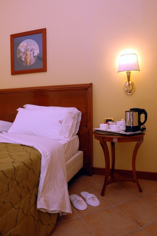 Imagen de la habitación del Hotel Le Cheminee Business. Foto 4