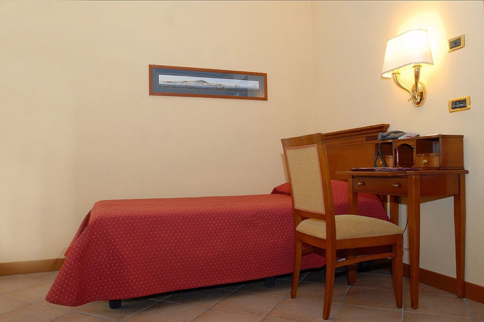 Imagen de la habitación del Hotel Le Cheminee Business. Foto 5