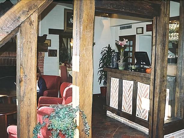 Imagen de los interiores del Hotel Le Cheval Blanc, Yvoy-le-Marron. Foto 5