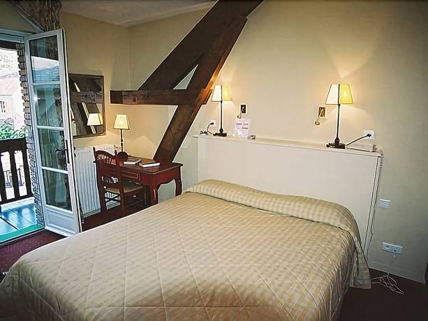 Imagen de la habitación del Hotel Le Cheval Blanc, Yvoy-le-Marron. Foto 3