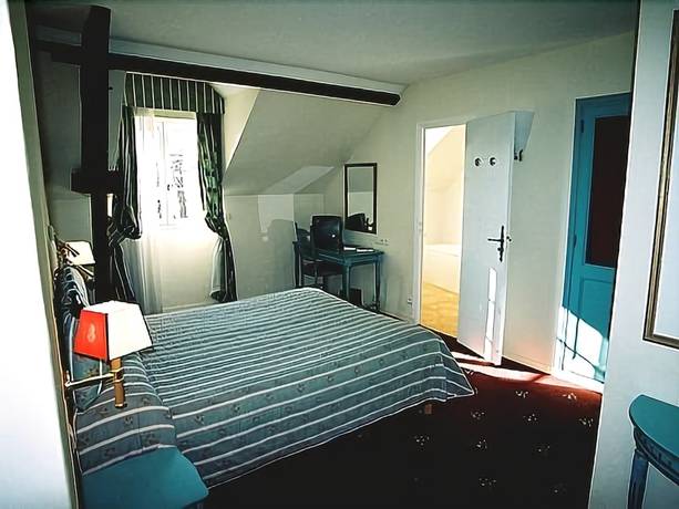 Imagen de la habitación del Hotel Le Cheval Blanc, Yvoy-le-Marron. Foto 4