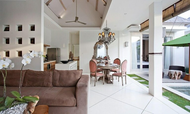 Imagen de la habitación del Hotel Le Chloe Villas. Foto 23