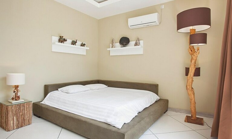 Imagen de la habitación del Hotel Le Chloe Villas. Foto 27